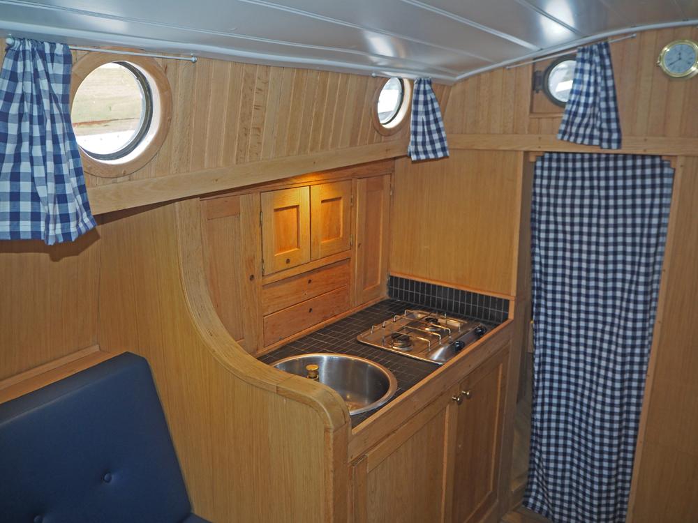 Saloon, Accommodation